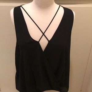 Sleeveless hi-low blouse gathered in the front